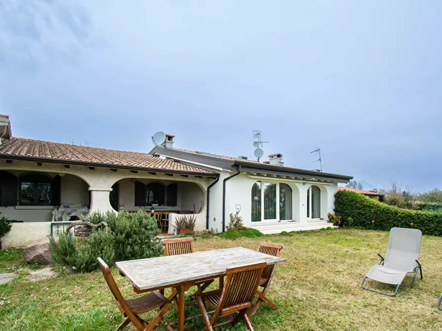 Immagine 1 di Villa in vendita  in via S. Sivino a Moniga Del Garda