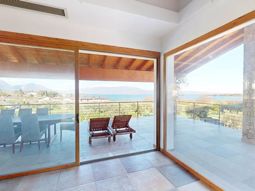 Immagine 5 di Villa in vendita  in via catullo a Manerba Del Garda