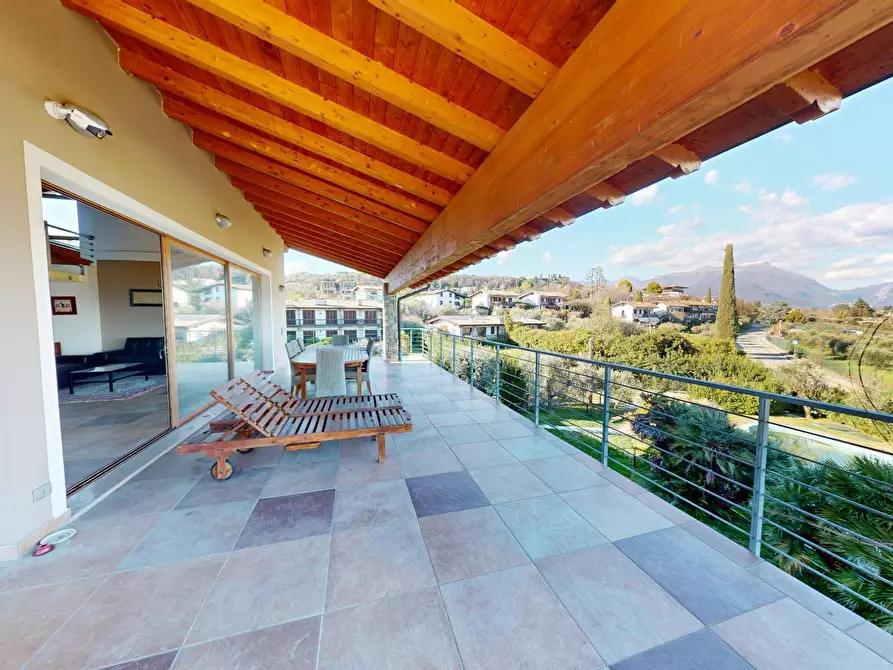 Immagine 7 di Villa in vendita  in via catullo a Manerba Del Garda