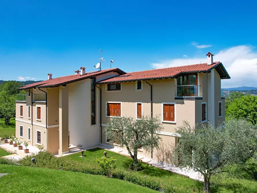 Immagine 27 di Appartamento in vendita  in Località Massadrino a Desenzano Del Garda