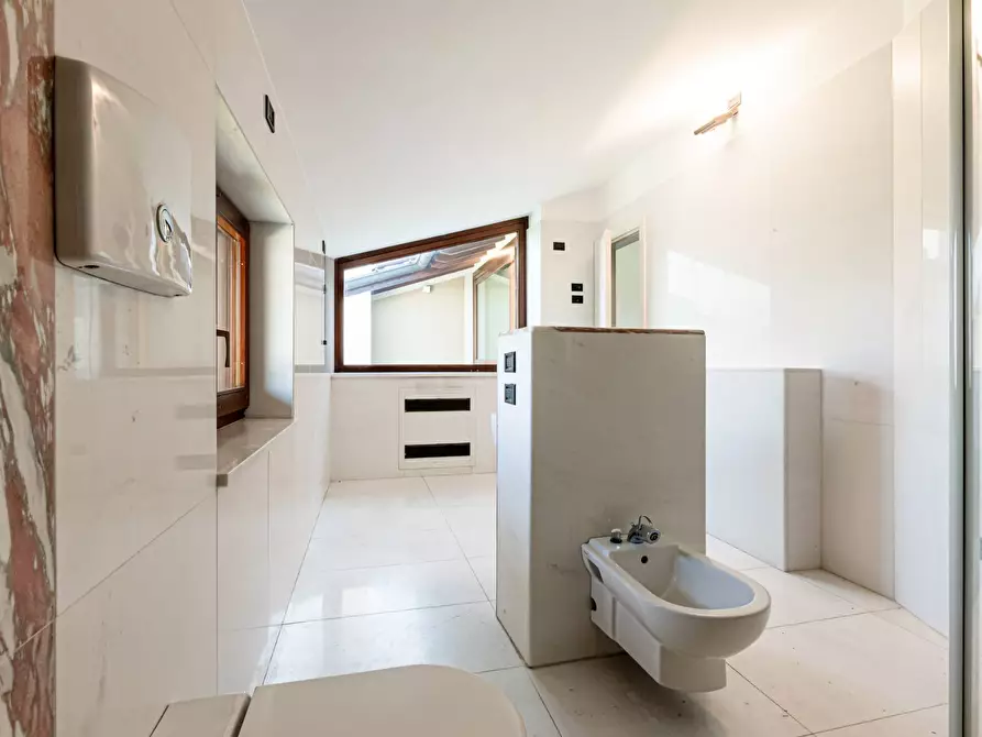 Immagine 22 di Attico in vendita  in Località Massadrino a Desenzano Del Garda