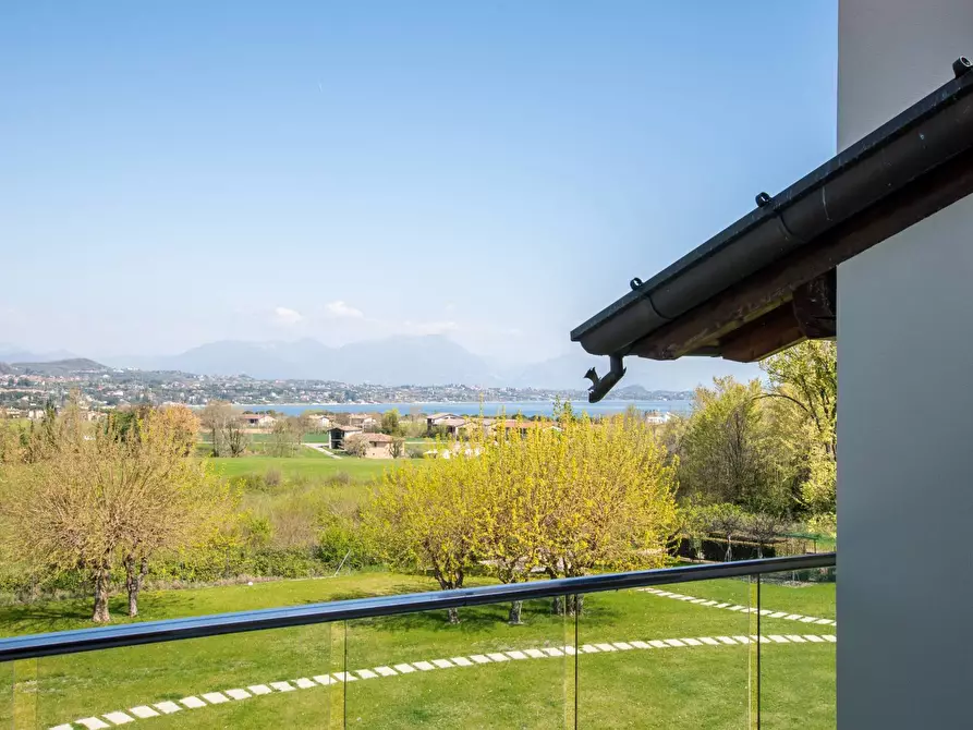 Immagine 10 di Appartamento in vendita  in Via Massadrino a Desenzano Del Garda