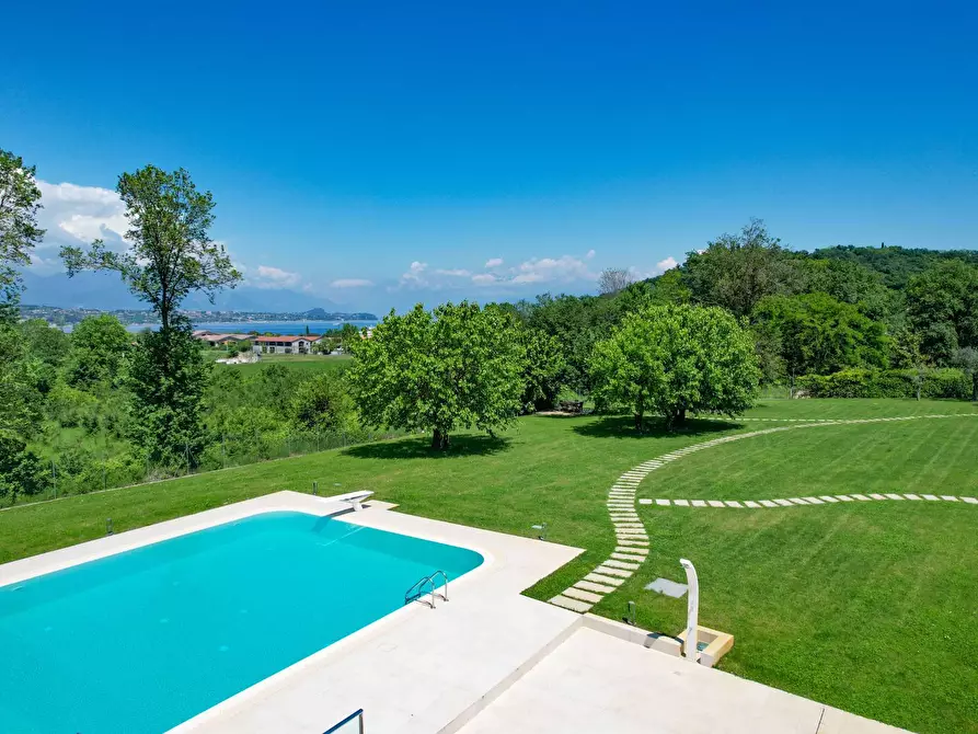 Immagine 22 di Appartamento in vendita  in Via Massadrino a Desenzano Del Garda