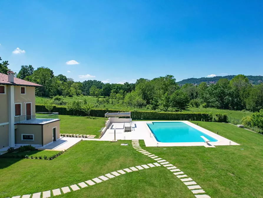 Immagine 23 di Appartamento in vendita  in Via Massadrino a Desenzano Del Garda