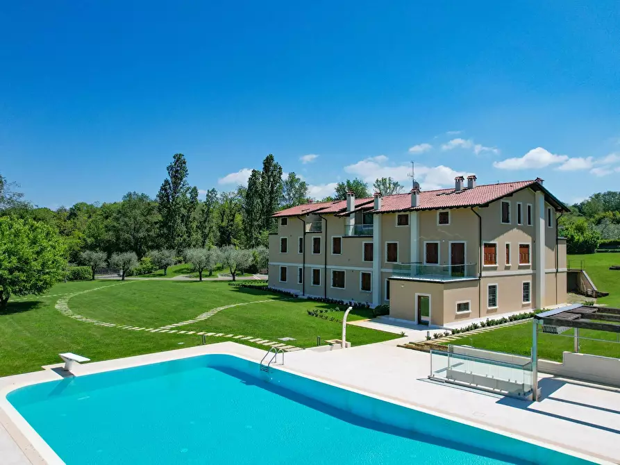 Immagine 24 di Appartamento in vendita  in Via Massadrino a Desenzano Del Garda