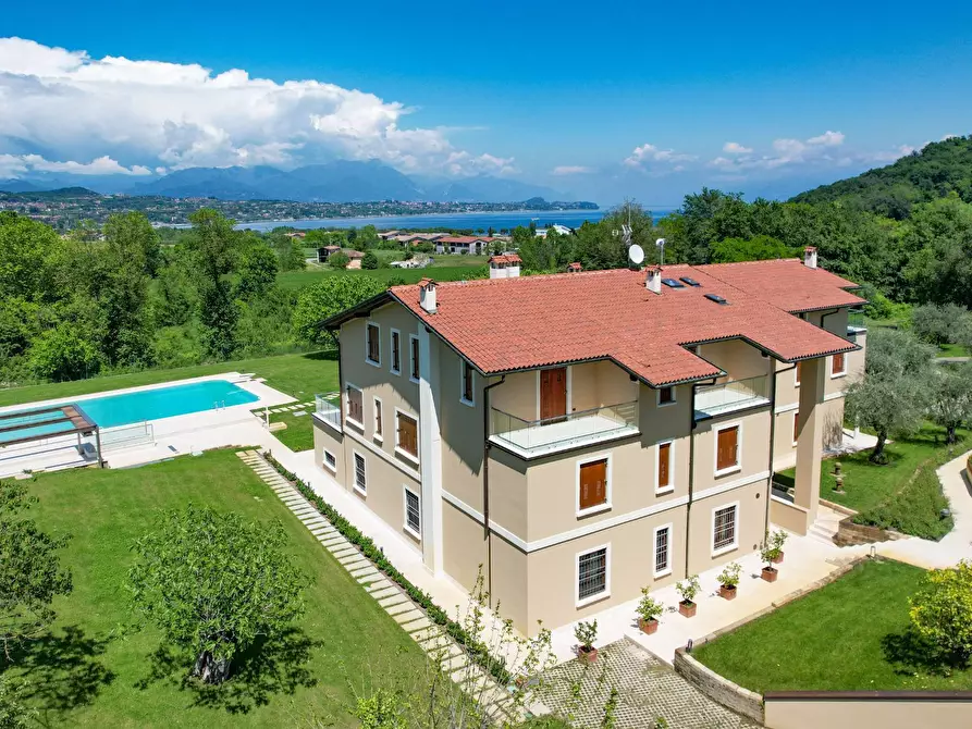 Immagine 26 di Appartamento in vendita  in Via Massadrino a Desenzano Del Garda