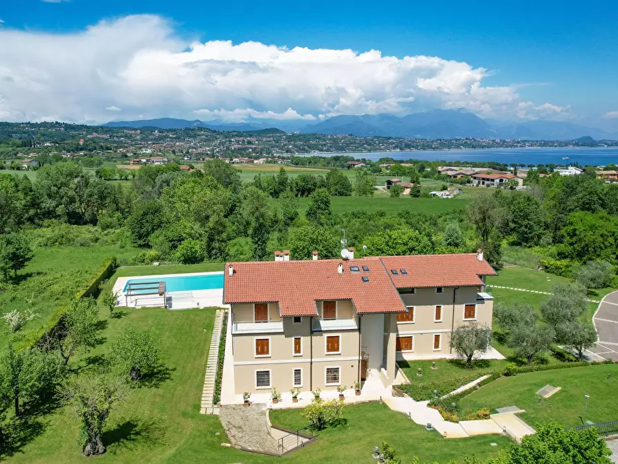 Immagine 27 di Appartamento in vendita  in Via Massadrino a Desenzano Del Garda