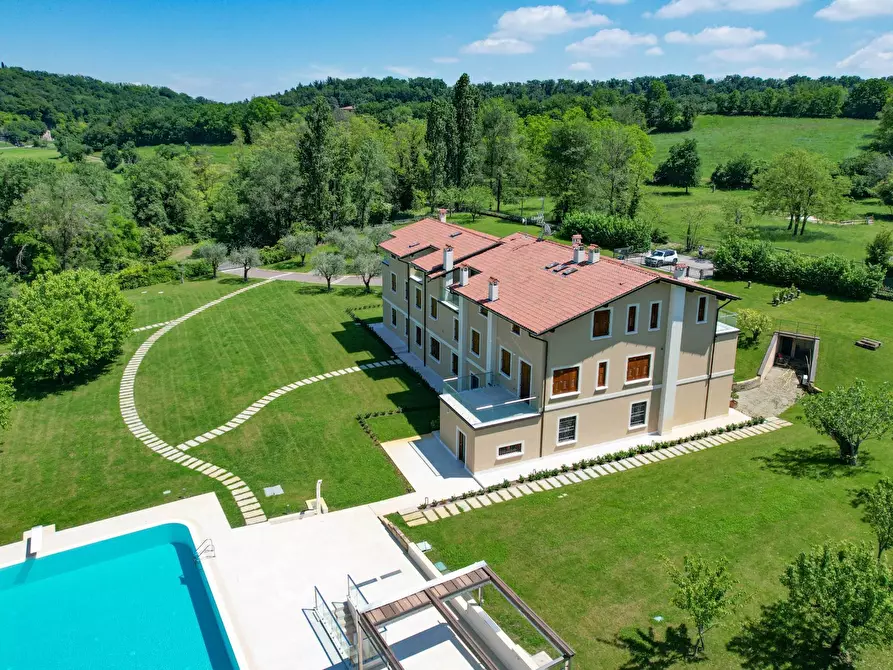 Immagine 29 di Appartamento in vendita  in Via Massadrino a Desenzano Del Garda