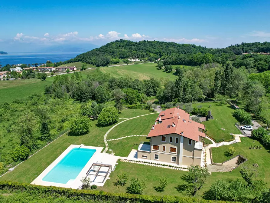 Immagine 30 di Appartamento in vendita  in Via Massadrino a Desenzano Del Garda