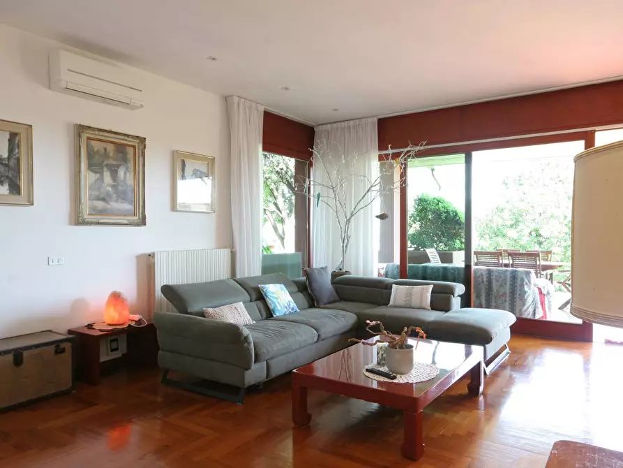 Immagine 2 di Villa in vendita  in Via Catullo a Manerba Del Garda