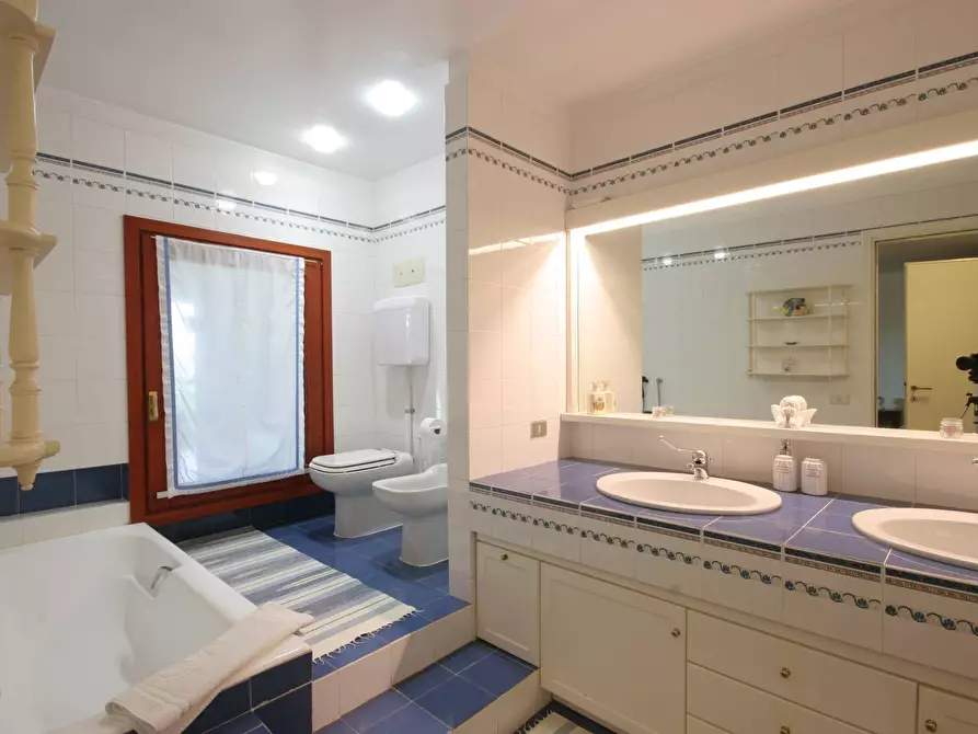 Immagine 15 di Villa in vendita  in Via Catullo a Manerba Del Garda