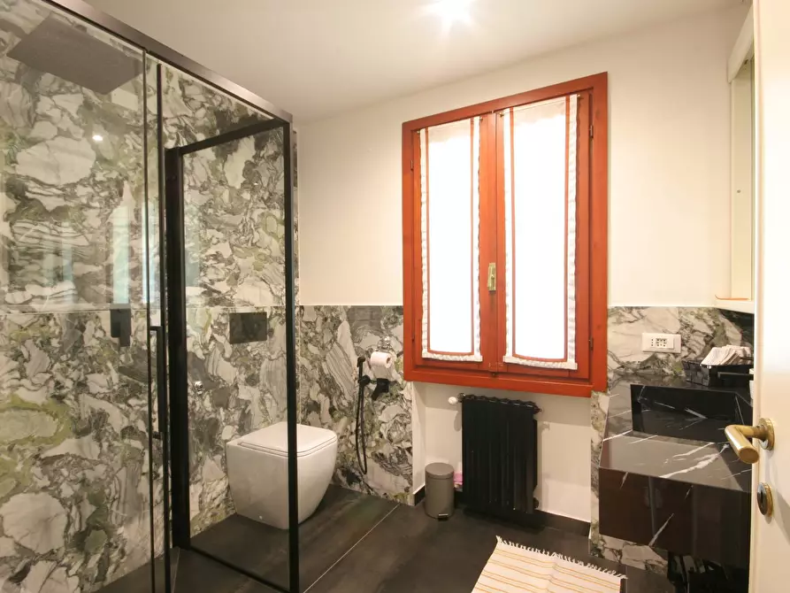 Immagine 19 di Villa in vendita  in Via Catullo a Manerba Del Garda