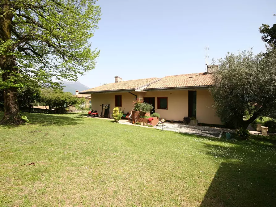 Immagine 24 di Villa in vendita  in Via Catullo a Manerba Del Garda