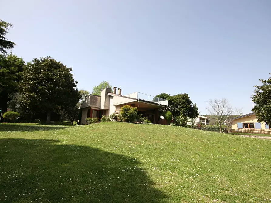 Immagine 26 di Villa in vendita  in Via Catullo a Manerba Del Garda