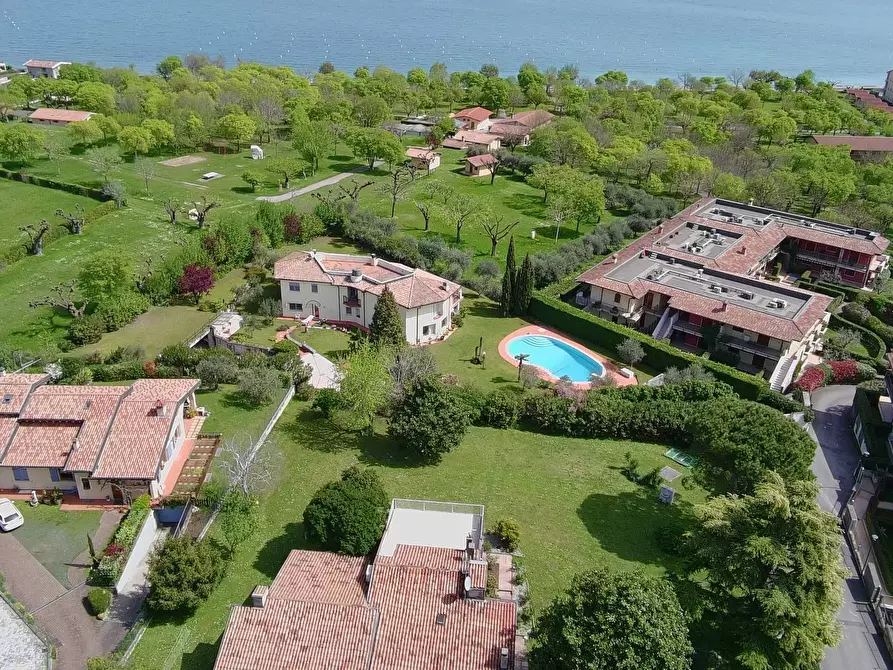 Immagine 30 di Villa in vendita  in Via Catullo a Manerba Del Garda