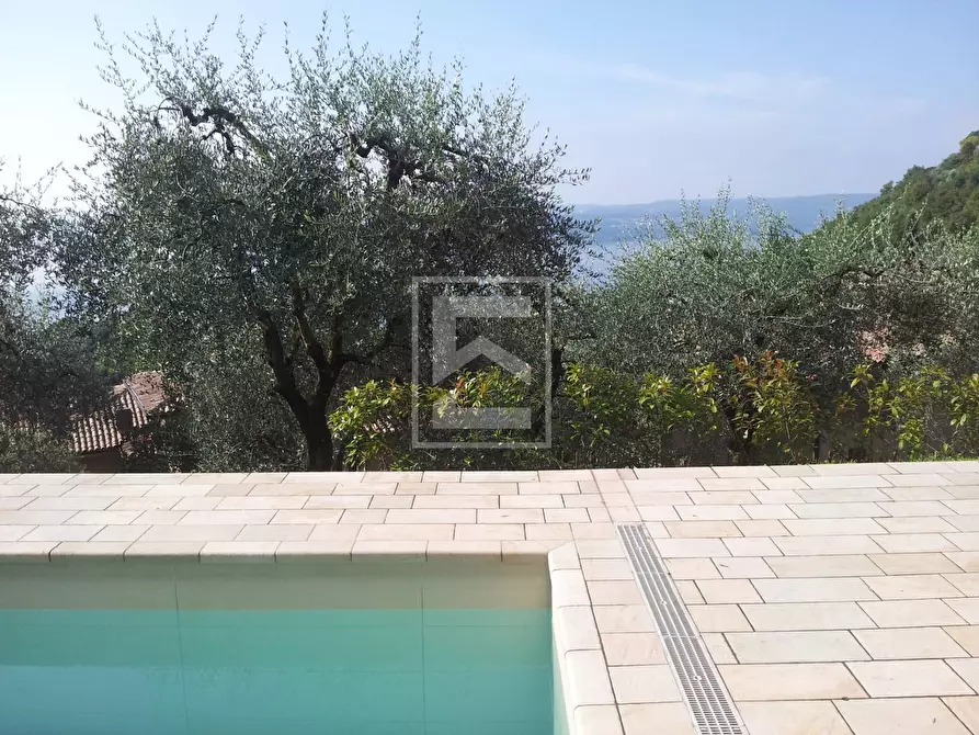 Immagine 1 di Villa in vendita  in Via Belvedere a Gardone Riviera