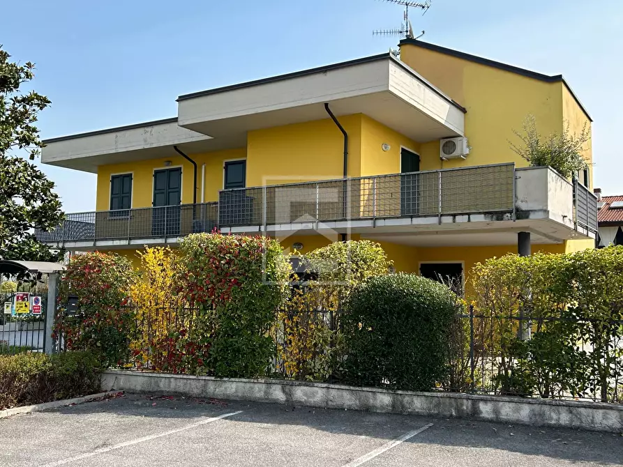 Immagine 1 di Casa bifamiliare in vendita  in via trevisago a Manerba Del Garda
