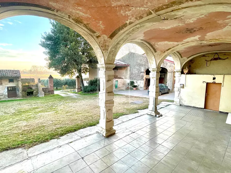 Immagine 4 di Rustico / casale in vendita  in via san pietro a Desenzano Del Garda