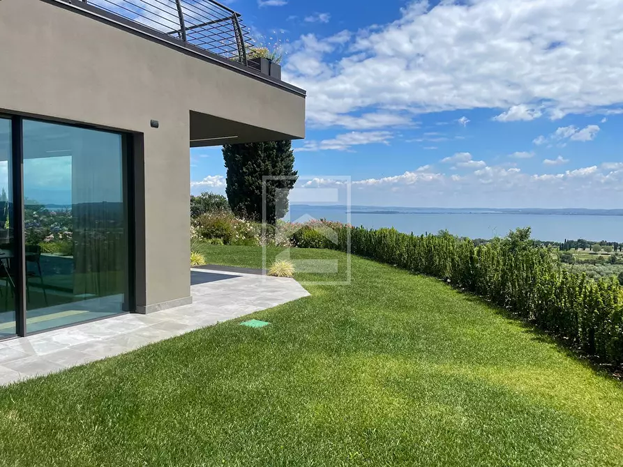 Immagine 1 di Villa in vendita  in Via San Rocco a Padenghe Sul Garda