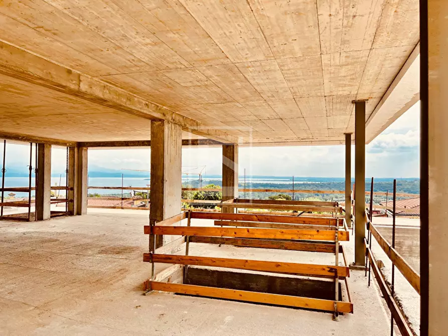 Immagine 9 di Villa in vendita  in Via Ronchi a Padenghe Sul Garda