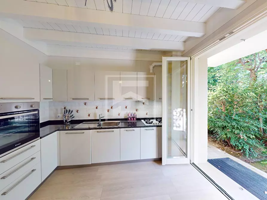 Immagine 9 di Villetta a schiera in vendita  in Via Belvedere a Padenghe Sul Garda