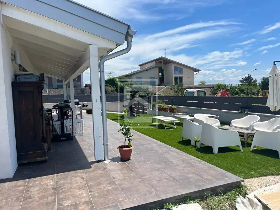 Immagine 1 di Villa in vendita  in Via Lavagnone a Desenzano Del Garda