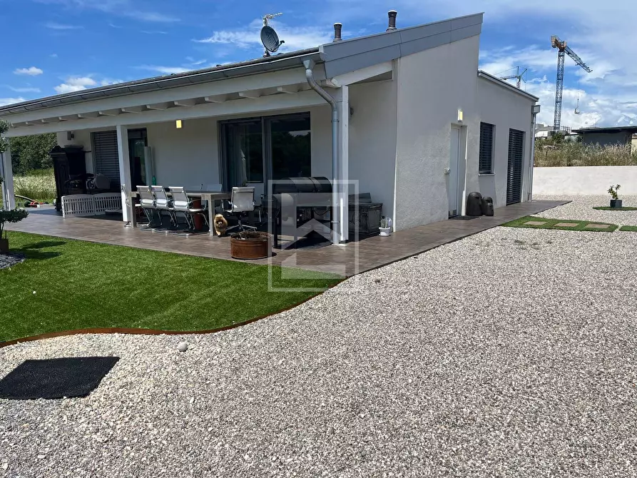 Immagine 3 di Villa in vendita  in Via Lavagnone a Desenzano Del Garda