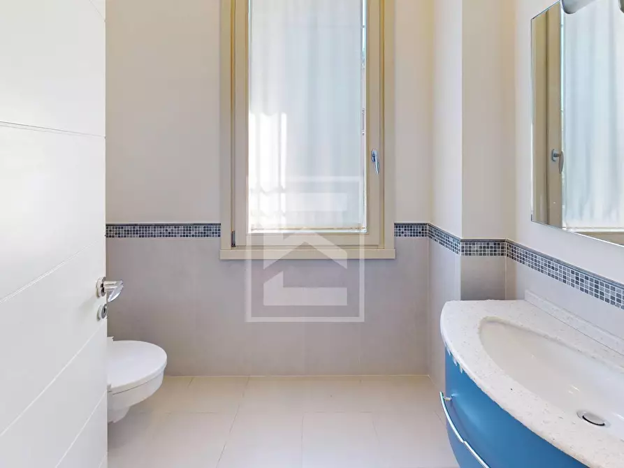 Immagine 27 di Villa in vendita  in via Magenta a Moniga Del Garda