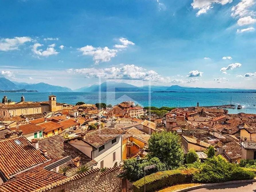 Immagine 11 di Appartamento in vendita  in Via scavi romani a Desenzano Del Garda