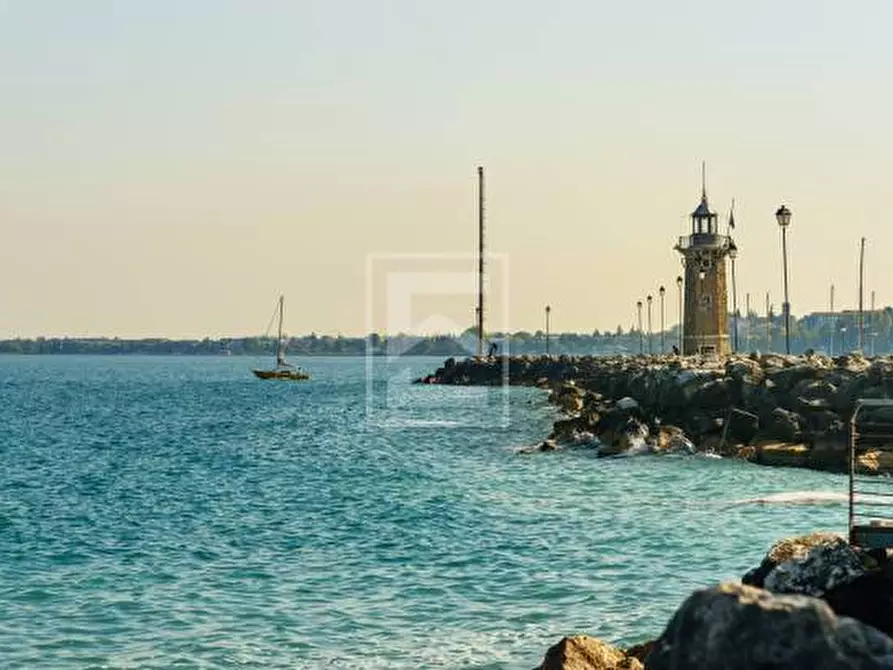 Immagine 12 di Appartamento in vendita  in Via scavi romani a Desenzano Del Garda