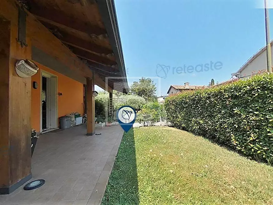 Immagine 1 di Villa in vendita  in Via Rambotti a Desenzano Del Garda