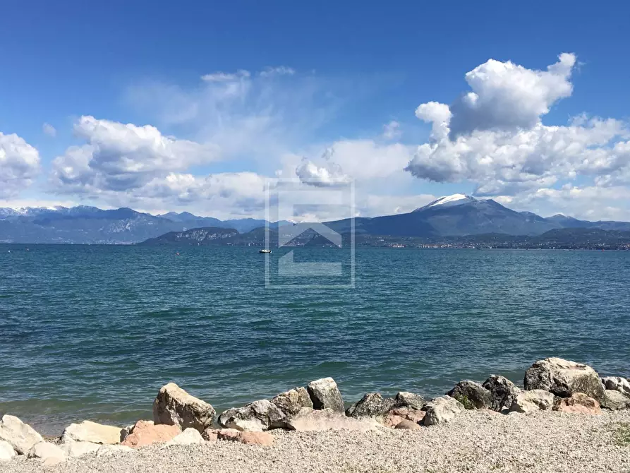 Immagine 16 di Appartamento in vendita  in Via scavi romani a Desenzano Del Garda