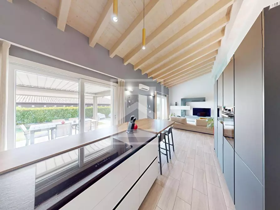 Immagine 15 di Villa in vendita  in s. Pietro a Desenzano Del Garda