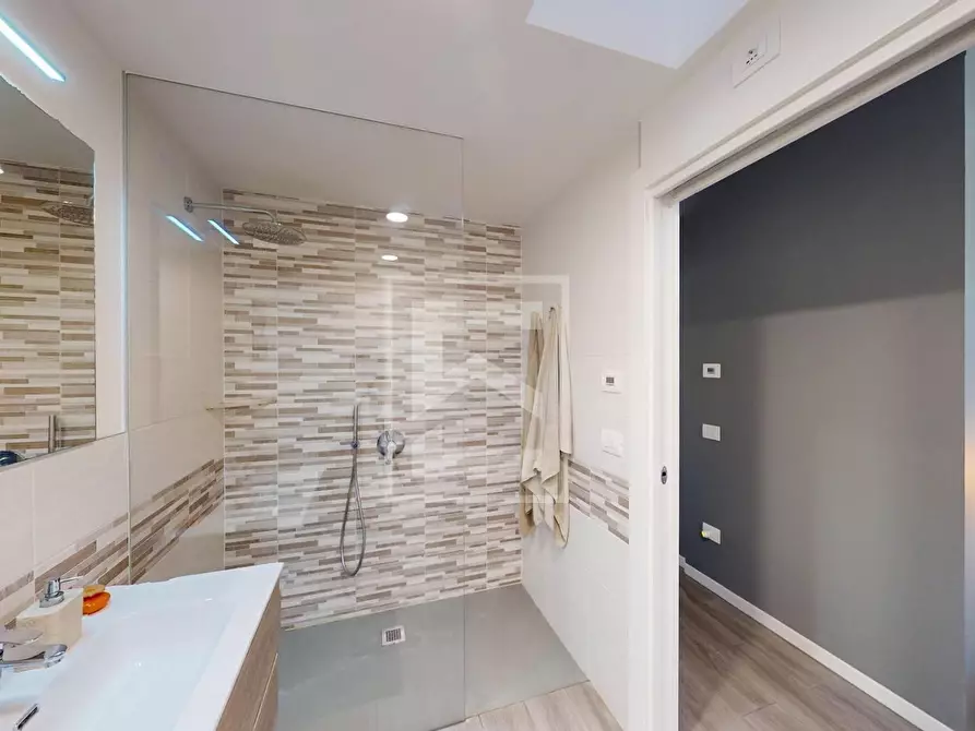 Immagine 26 di Villa in vendita  in s. Pietro a Desenzano Del Garda