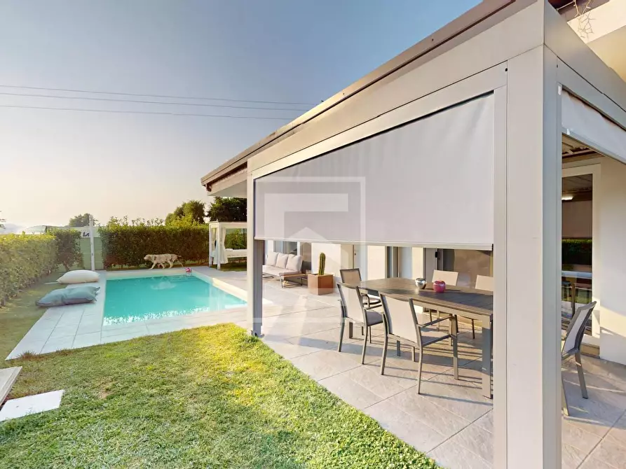 Immagine 2 di Villa in vendita  in s. Pietro a Desenzano Del Garda