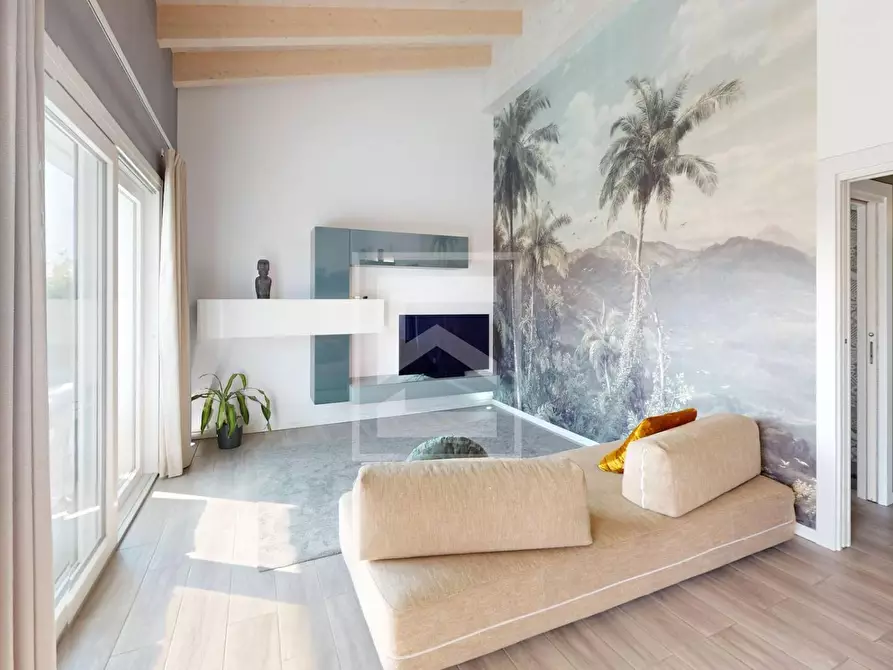 Immagine 9 di Villa in vendita  in s. Pietro a Desenzano Del Garda