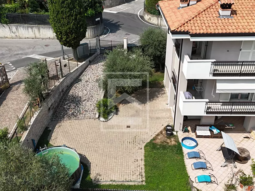 Immagine 1 di Appartamento in vendita  in via Roma a Padenghe Sul Garda