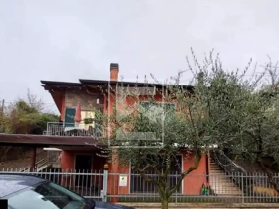 Immagine 1 di Villa in vendita  in Via Arno a Peschiera Del Garda