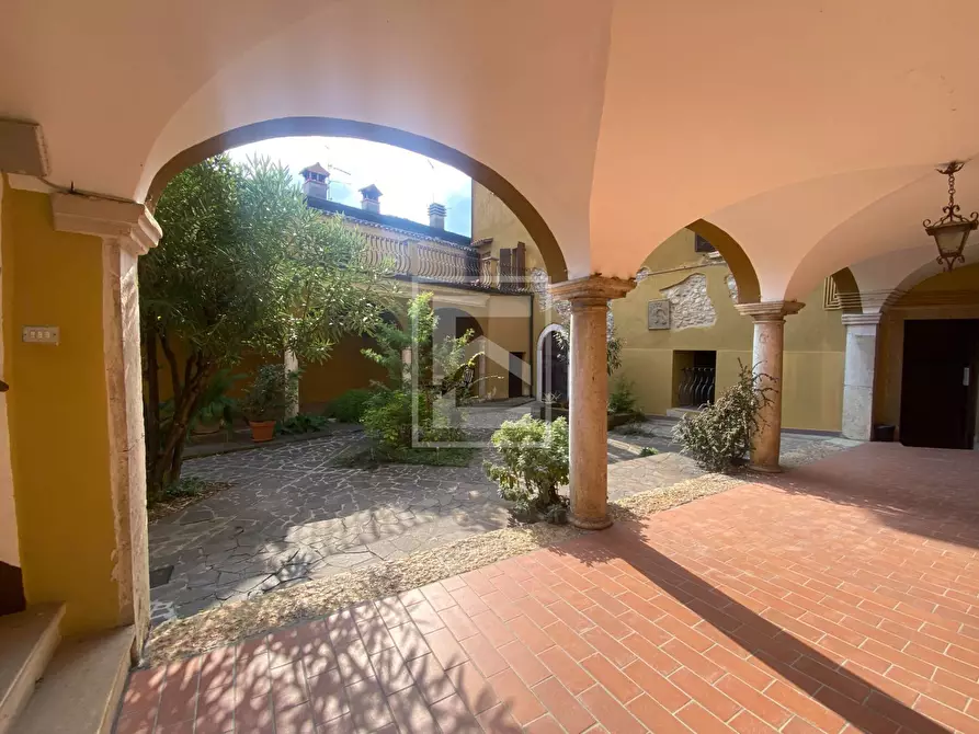 Immagine 26 di Appartamento in vendita  in via cavour a San Felice Del Benaco