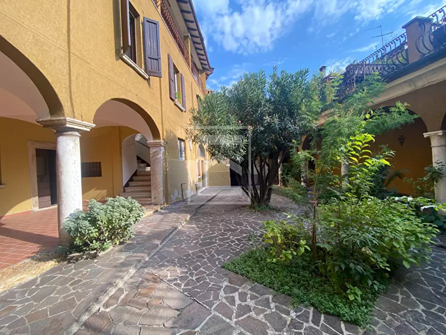 Immagine 28 di Appartamento in vendita  in via cavour a San Felice Del Benaco