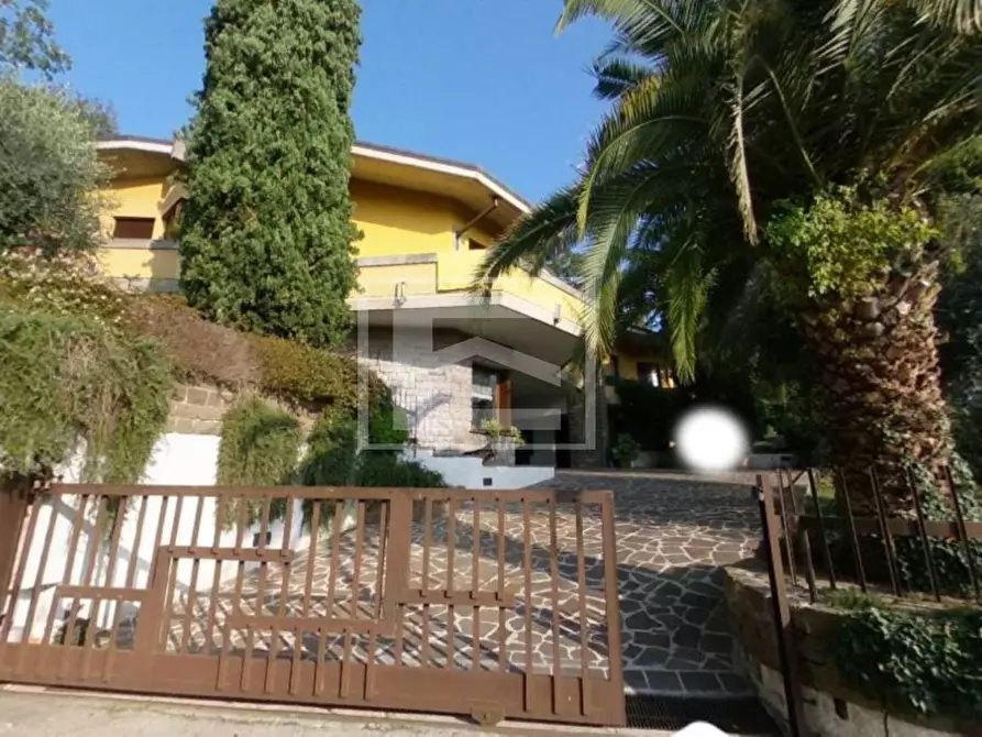 Immagine 1 di Villa in vendita  in Via dei Narcisi a Manerba Del Garda