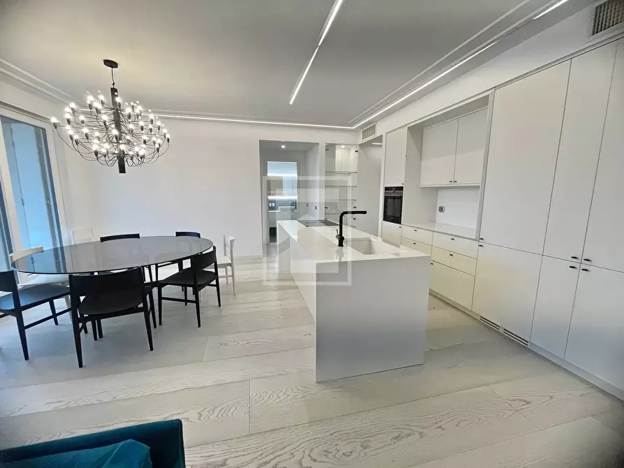 Immagine 5 di Appartamento in vendita  in via Tommaso dal Molin a Desenzano Del Garda