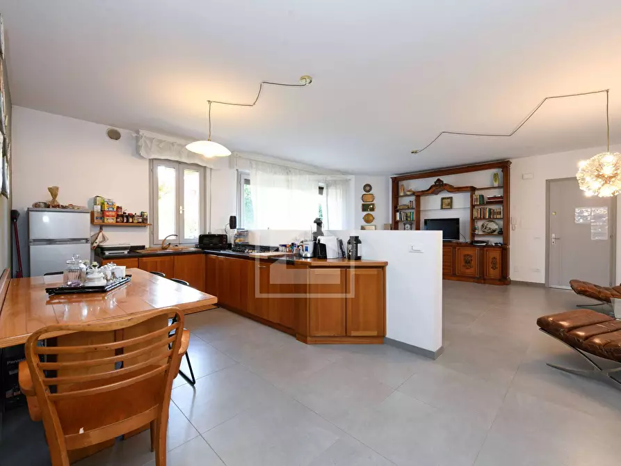 Immagine 4 di Appartamento in vendita  in VIA SAN MARTINO DELLA BATTAGLIA a Sirmione