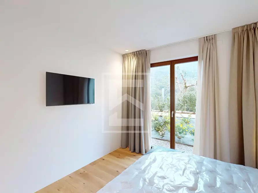 Immagine 21 di Villa in vendita  in via maclino a Toscolano-Maderno