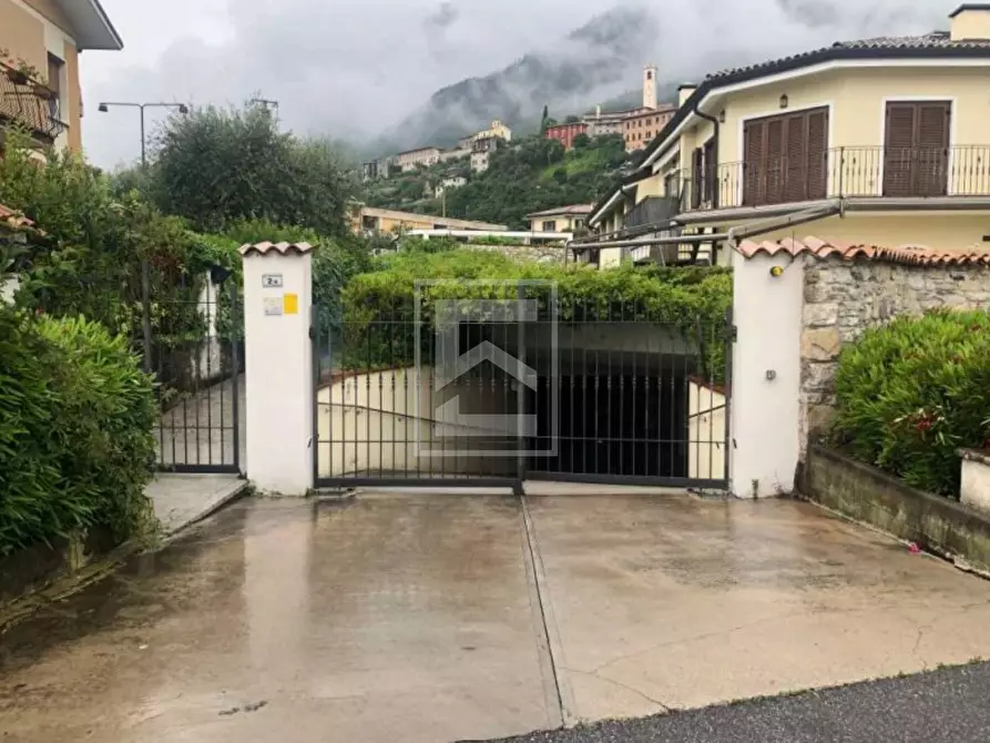 Immagine 1 di Appartamento in vendita  in Via Trento a Gargnano