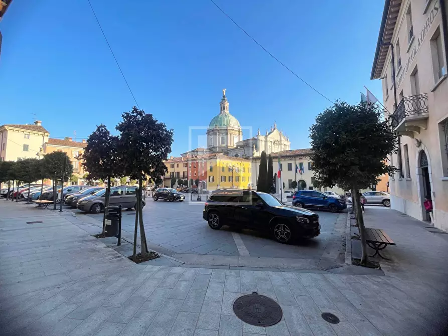 Immagine 1 di Villa in vendita  in Via Repubblica a Lonato del Garda