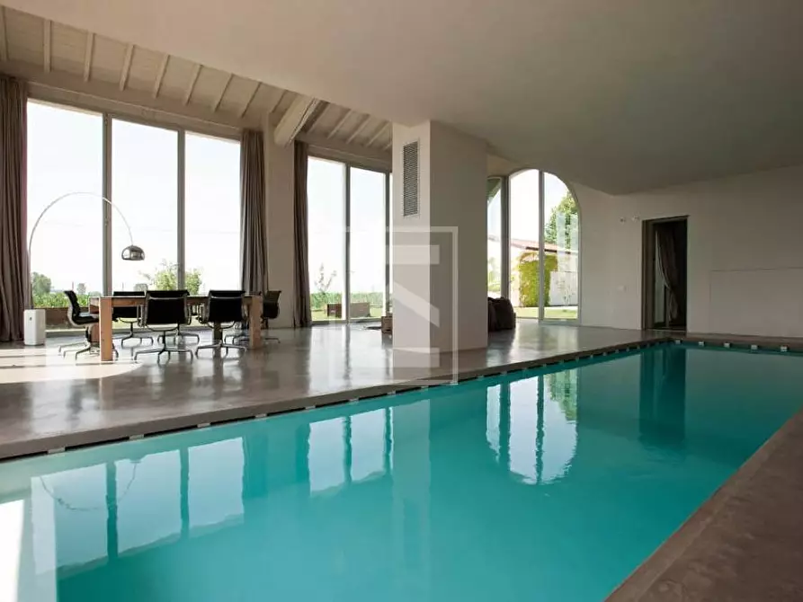 Immagine 2 di Villa in vendita  in strada mussolina a Goito