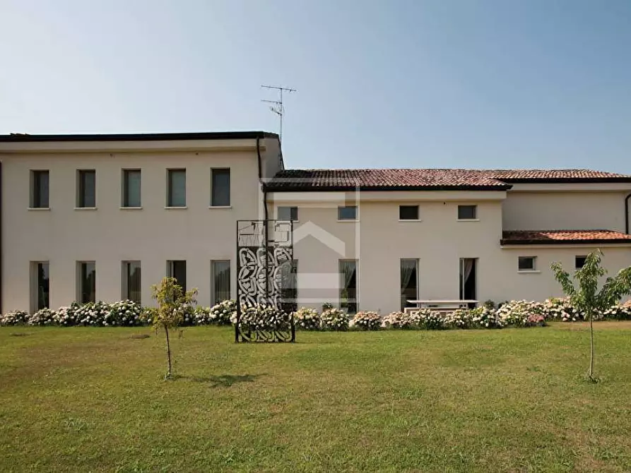 Immagine 11 di Villa in vendita  in strada mussolina a Goito