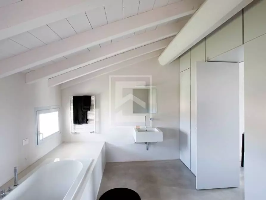 Immagine 12 di Villa in vendita  in strada mussolina a Goito