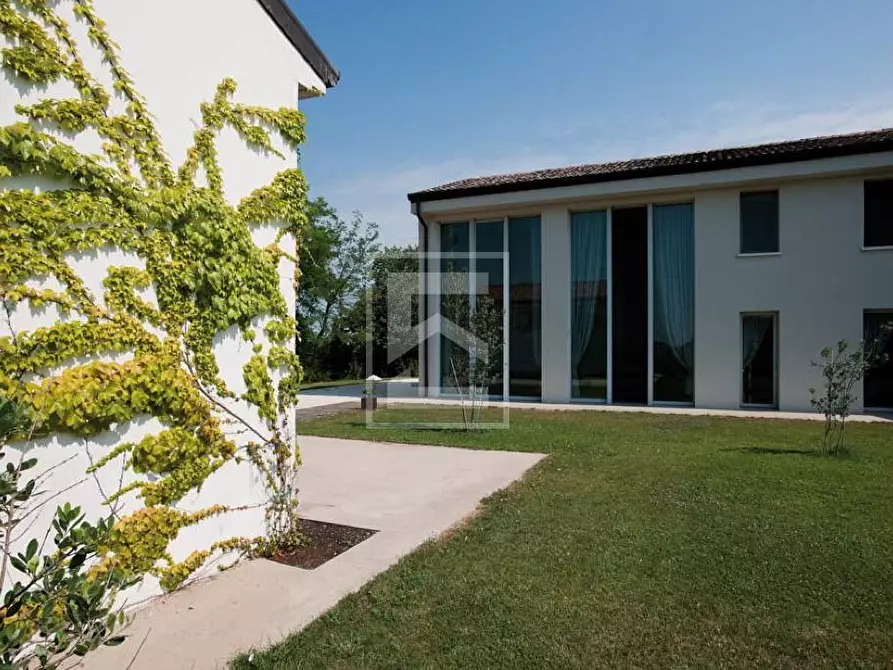 Immagine 14 di Villa in vendita  in strada mussolina a Goito